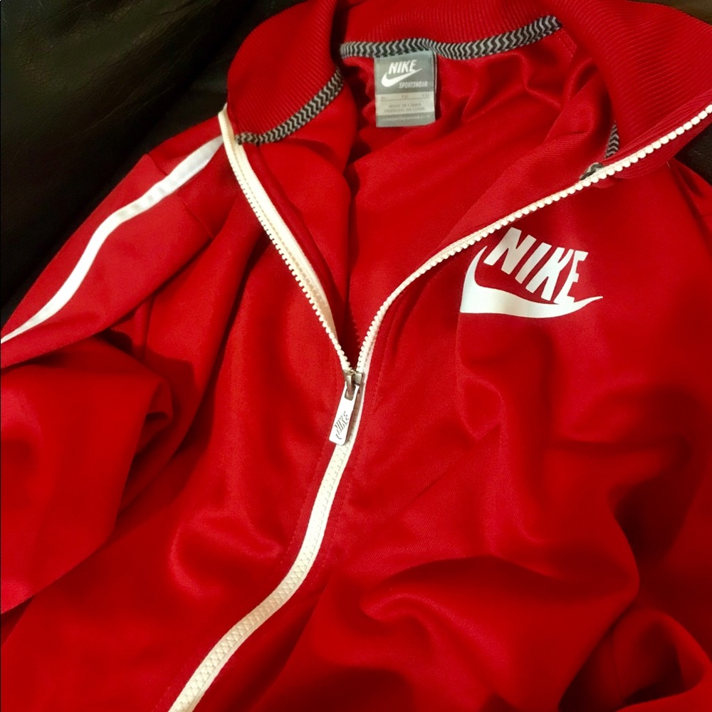 Nike Track Jacket Size XL 2000’s era w/ jewelry